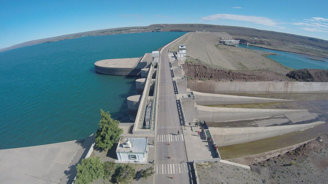 Represa El Chocón, sobre el río Limay, Neuquén
