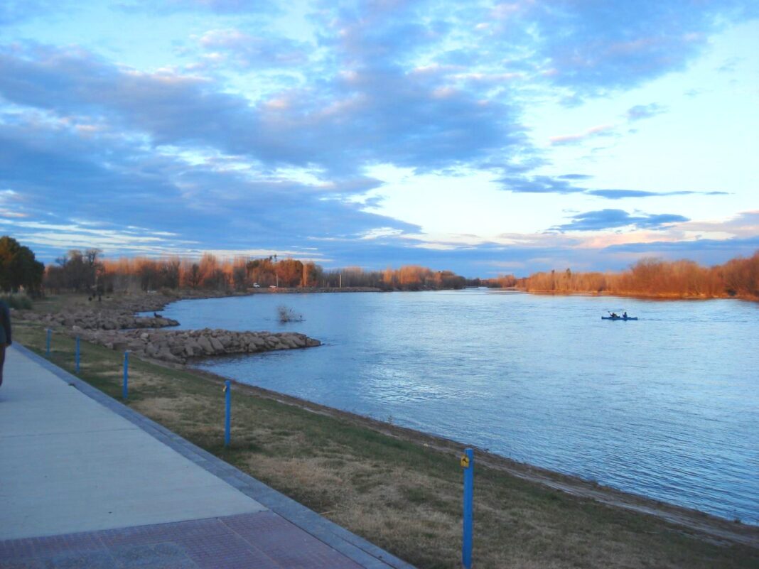 Río Limay y Paseo de la Costa, ciudad de Neuquén